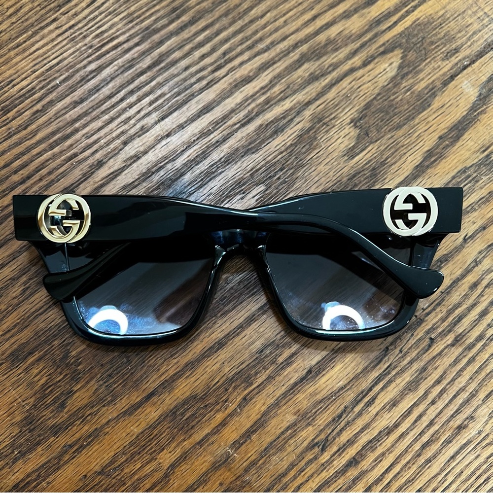 Authentic Black Gucci Sunglasses - Picture 4 of 13